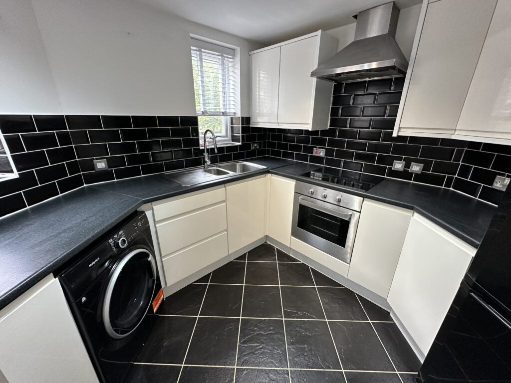 Flat Rookes Crescent in Chelmsford