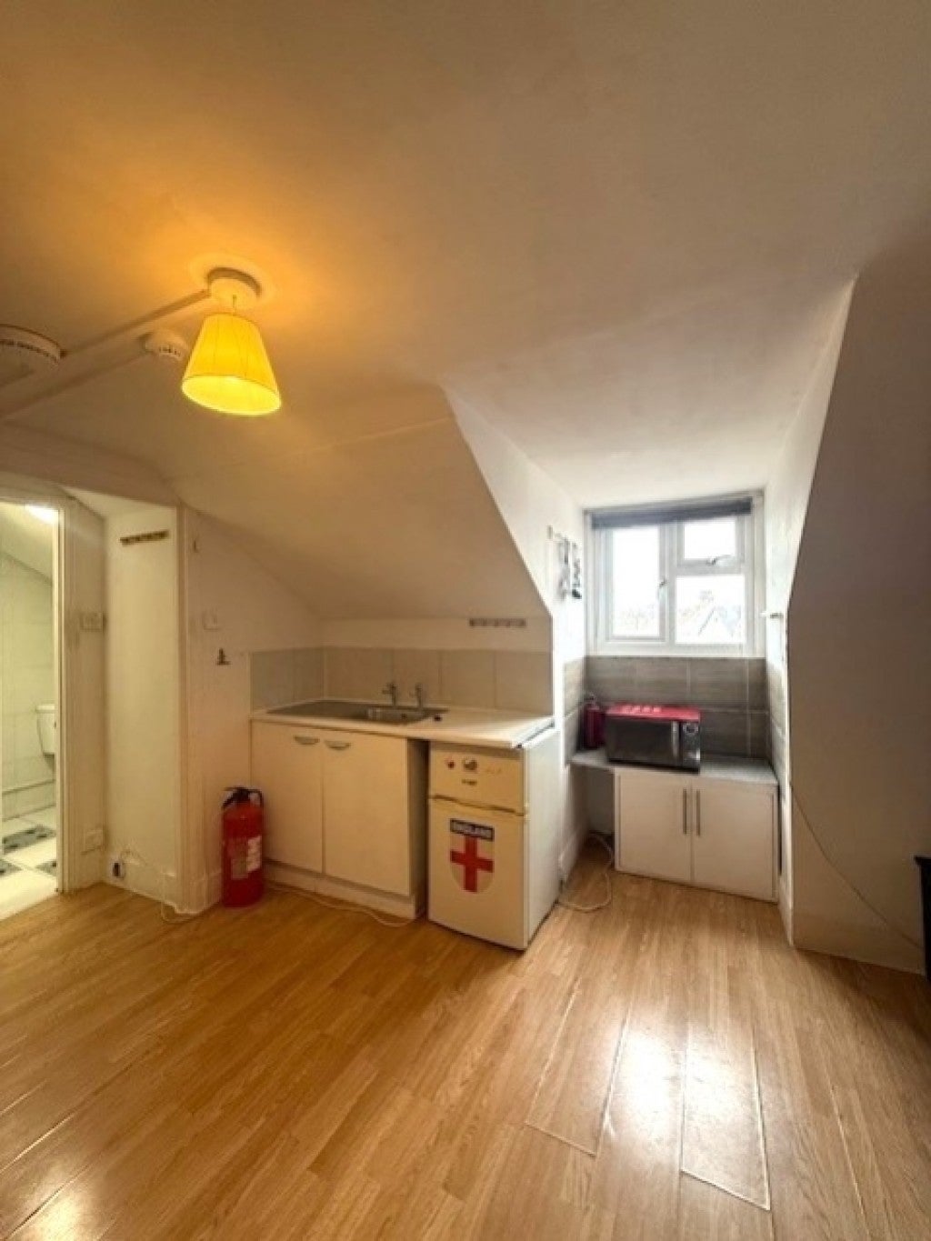 Room Greenhill Road in Greater London