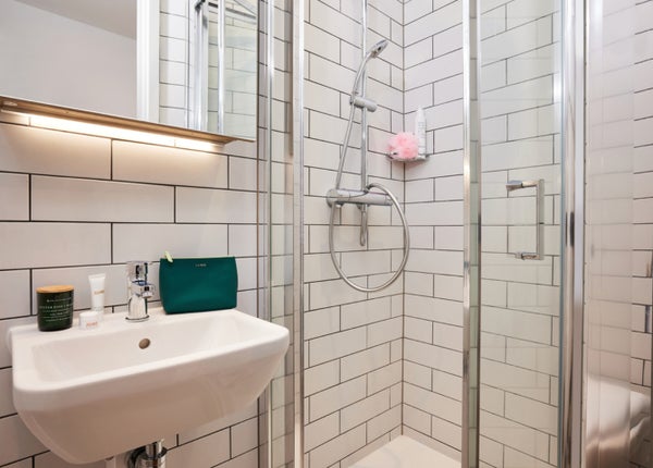 Flat Loampit Vale in London
