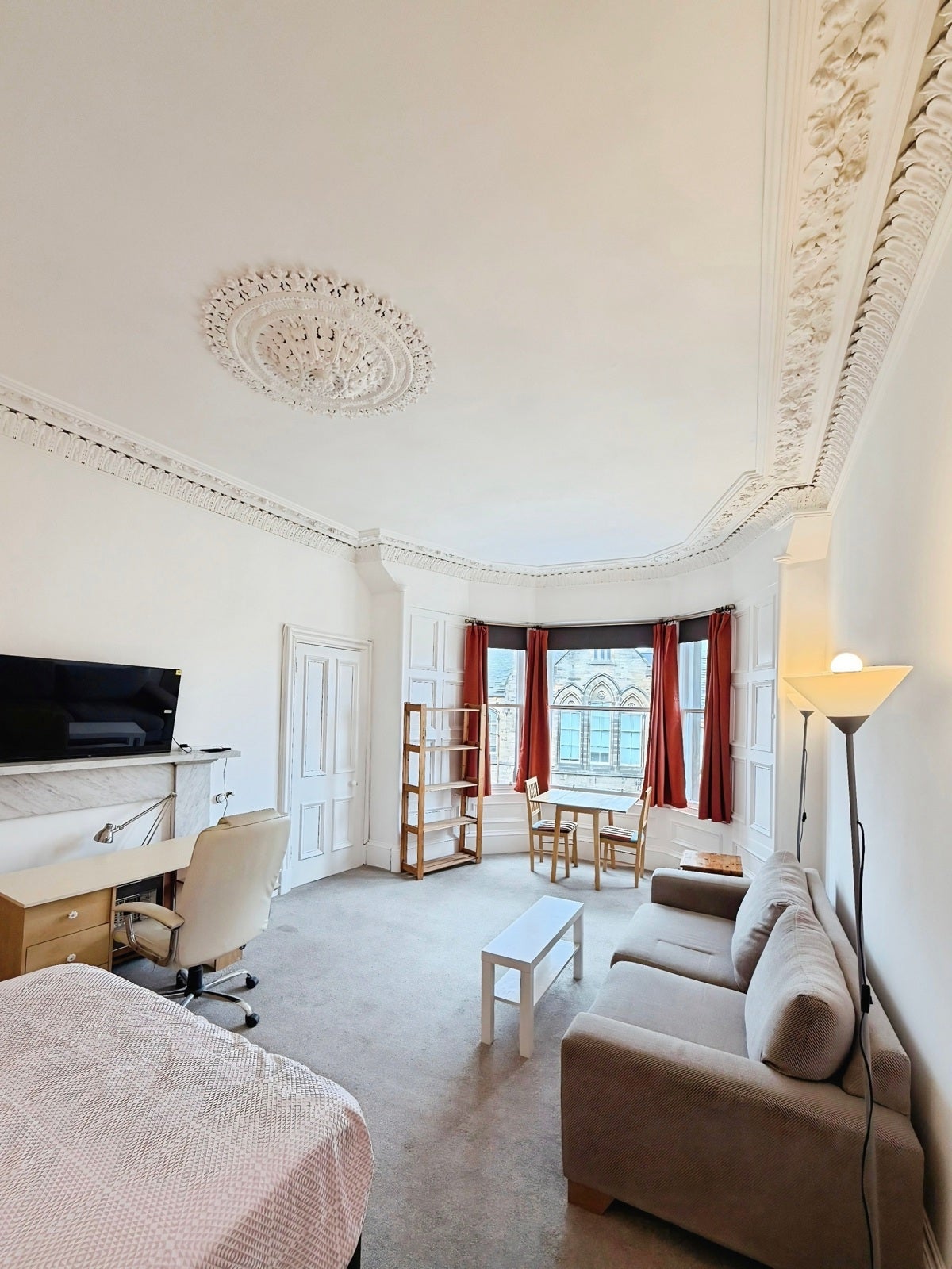 Flat Marchmont Crescent in City of Edinburgh
