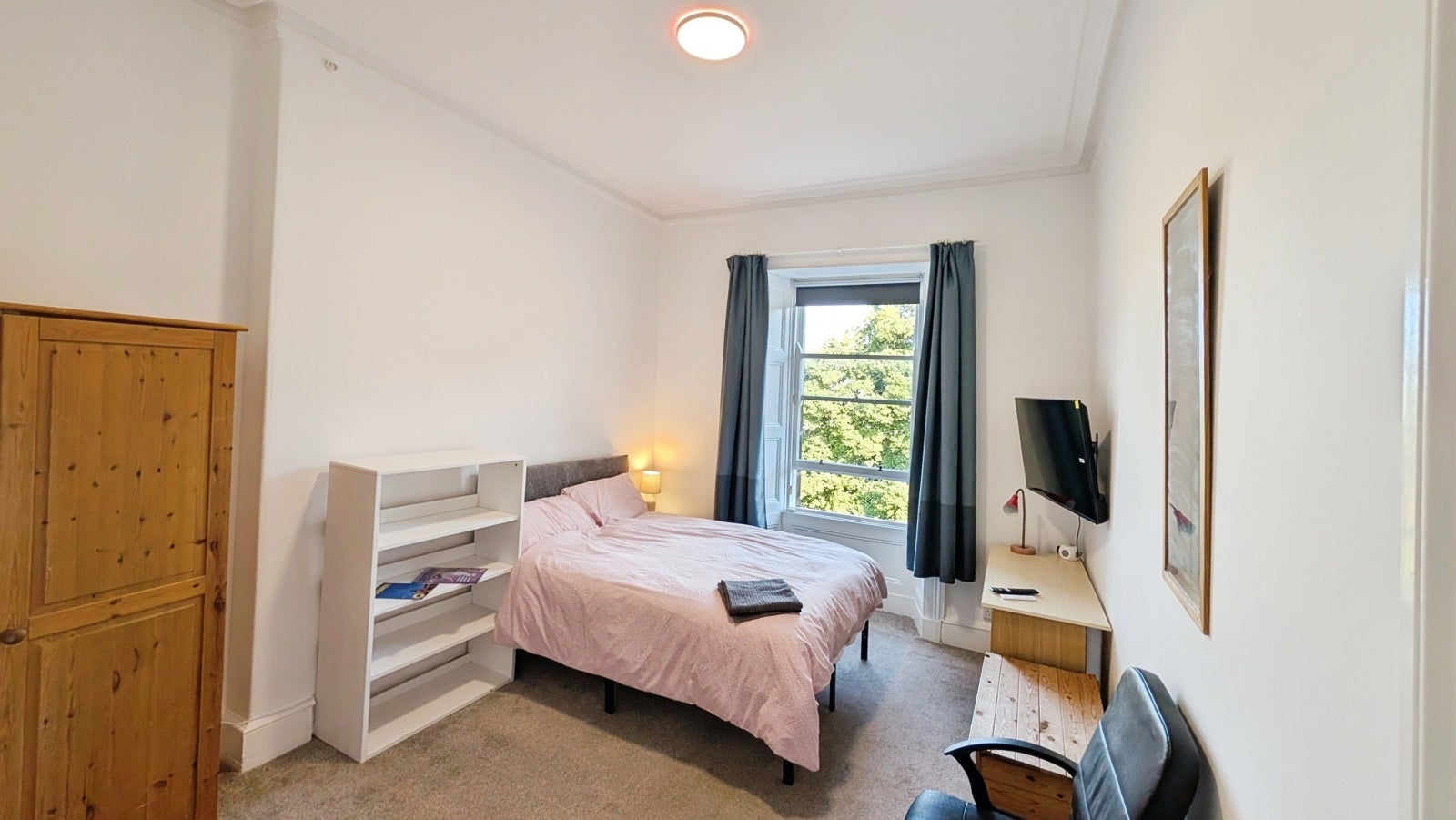 Flat Marchmont Crescent in City of Edinburgh