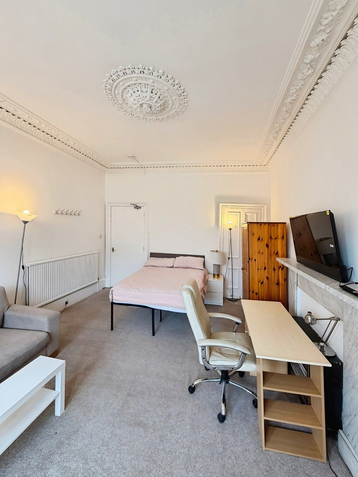 Flat Marchmont Crescent in City of Edinburgh