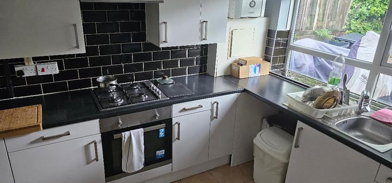 Room Asplins Road in Greater London