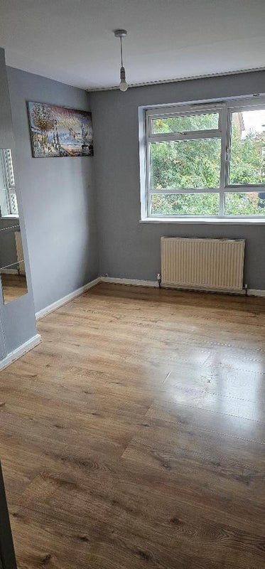 Room Asplins Road in Greater London