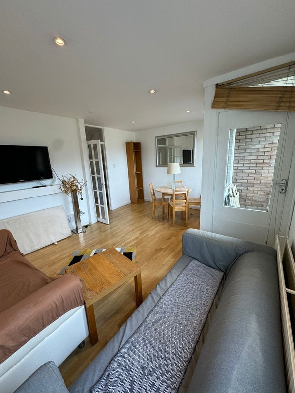 Flat Fenwick Place in Greater London