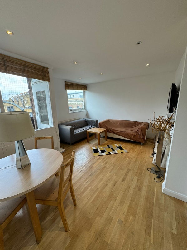 Flat Fenwick Place in Greater London