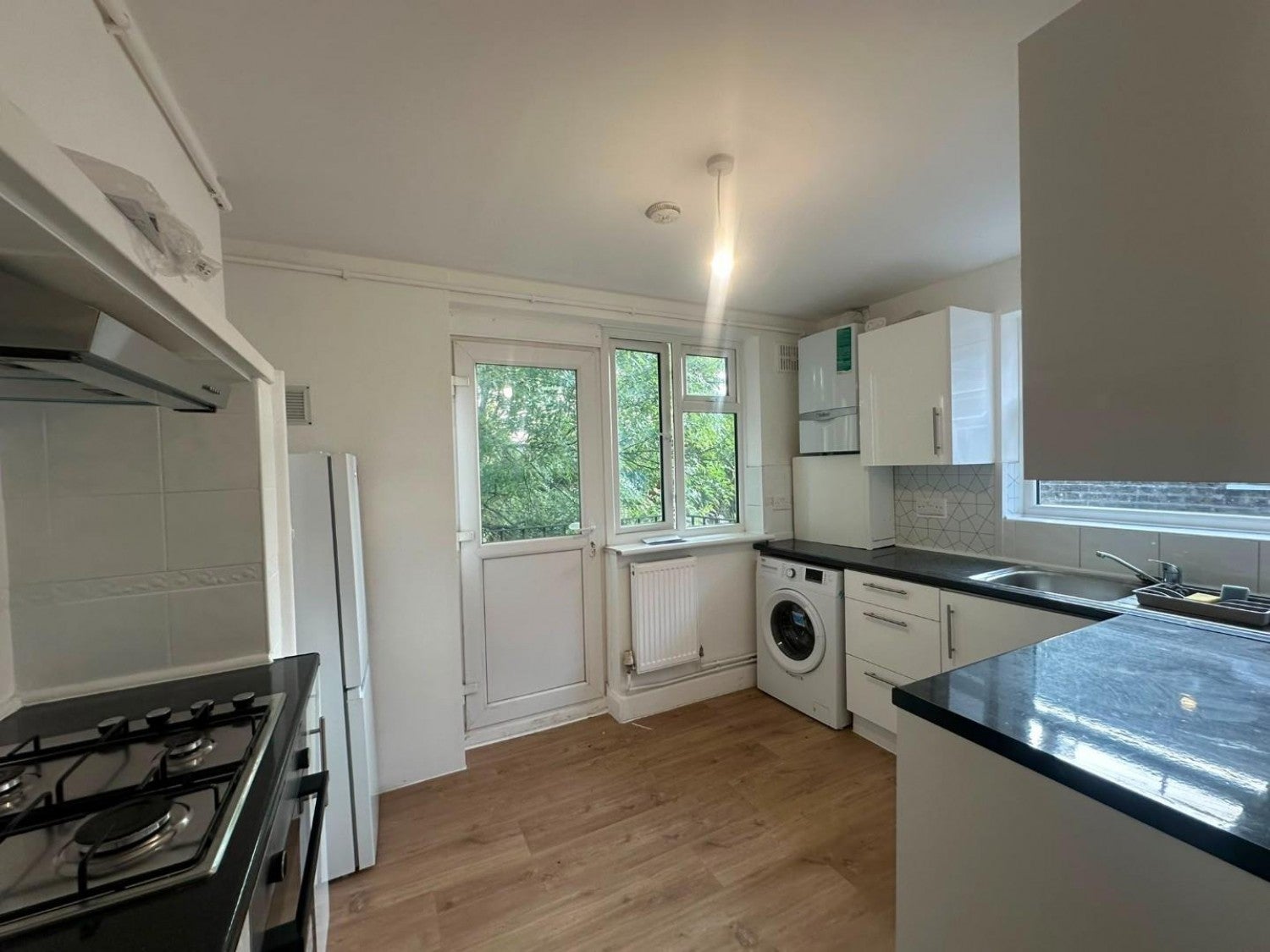 Flat Christchurch Avenue in Greater London