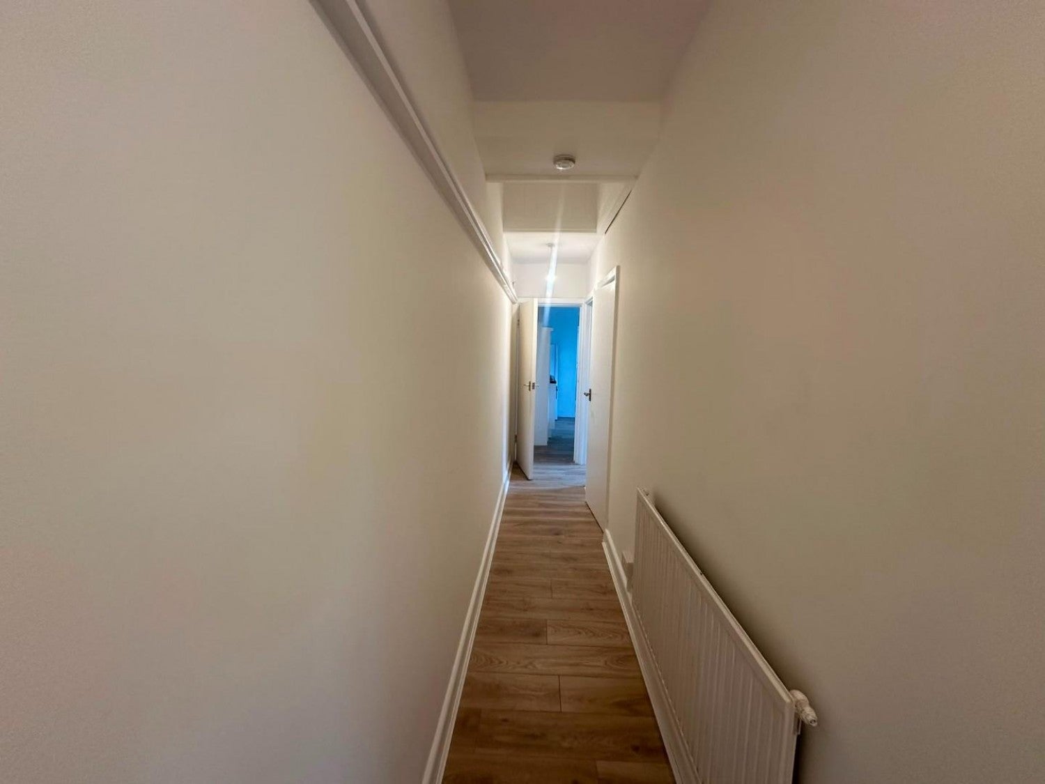 Flat Christchurch Avenue in Greater London