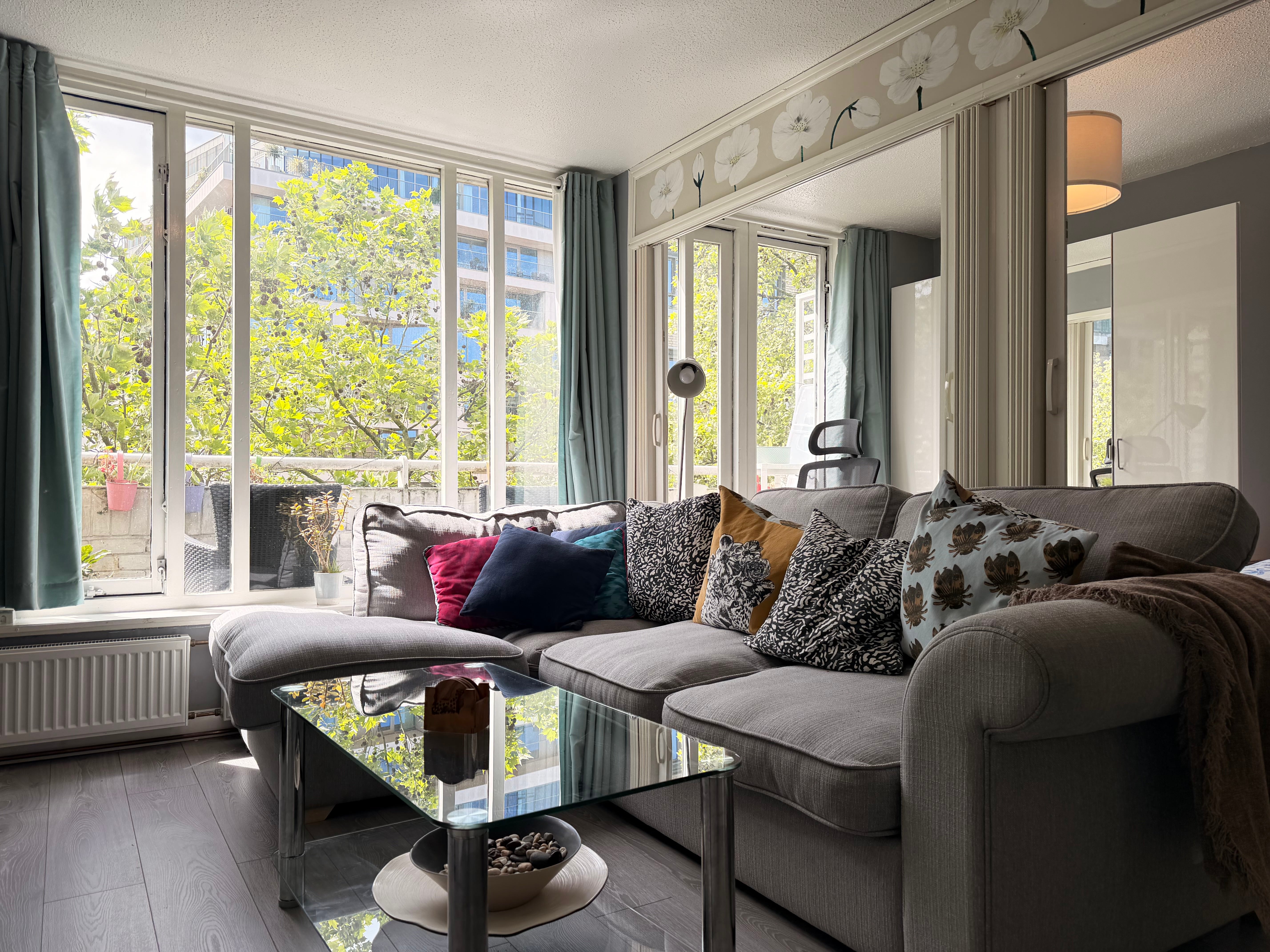 Flat Warwick Road in Greater London