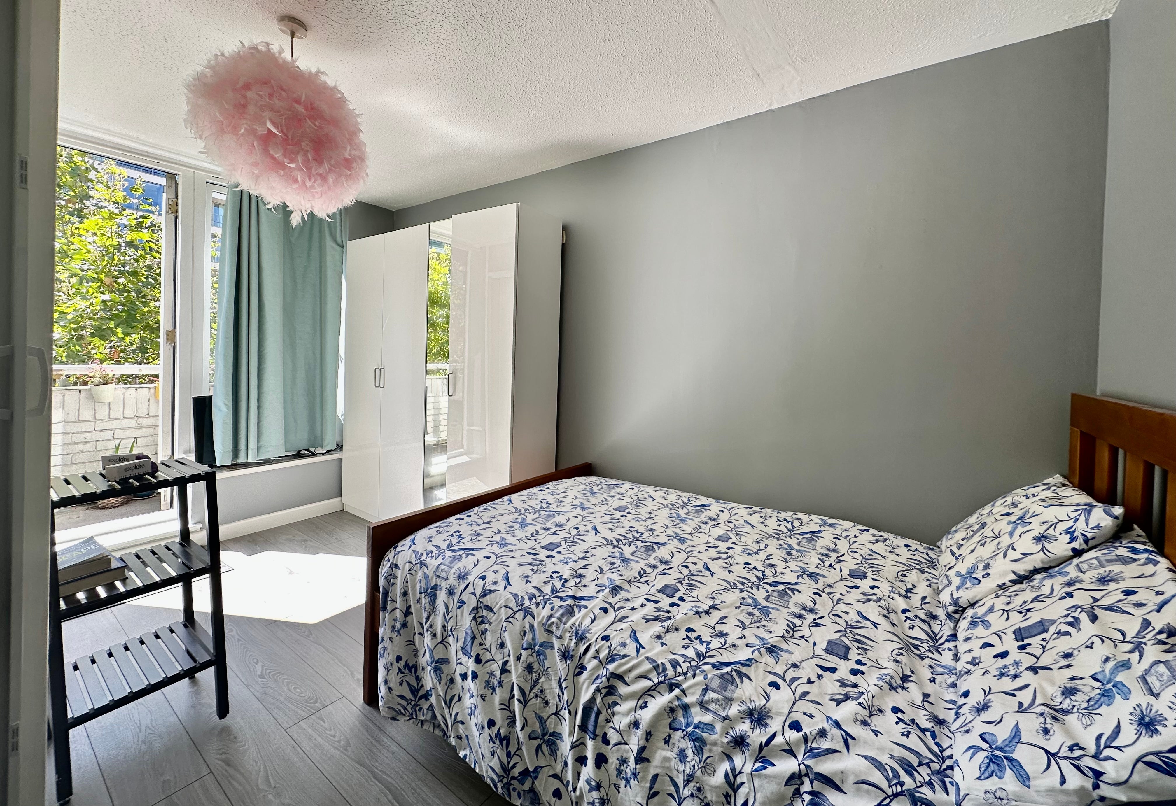 Flat Warwick Road in Greater London