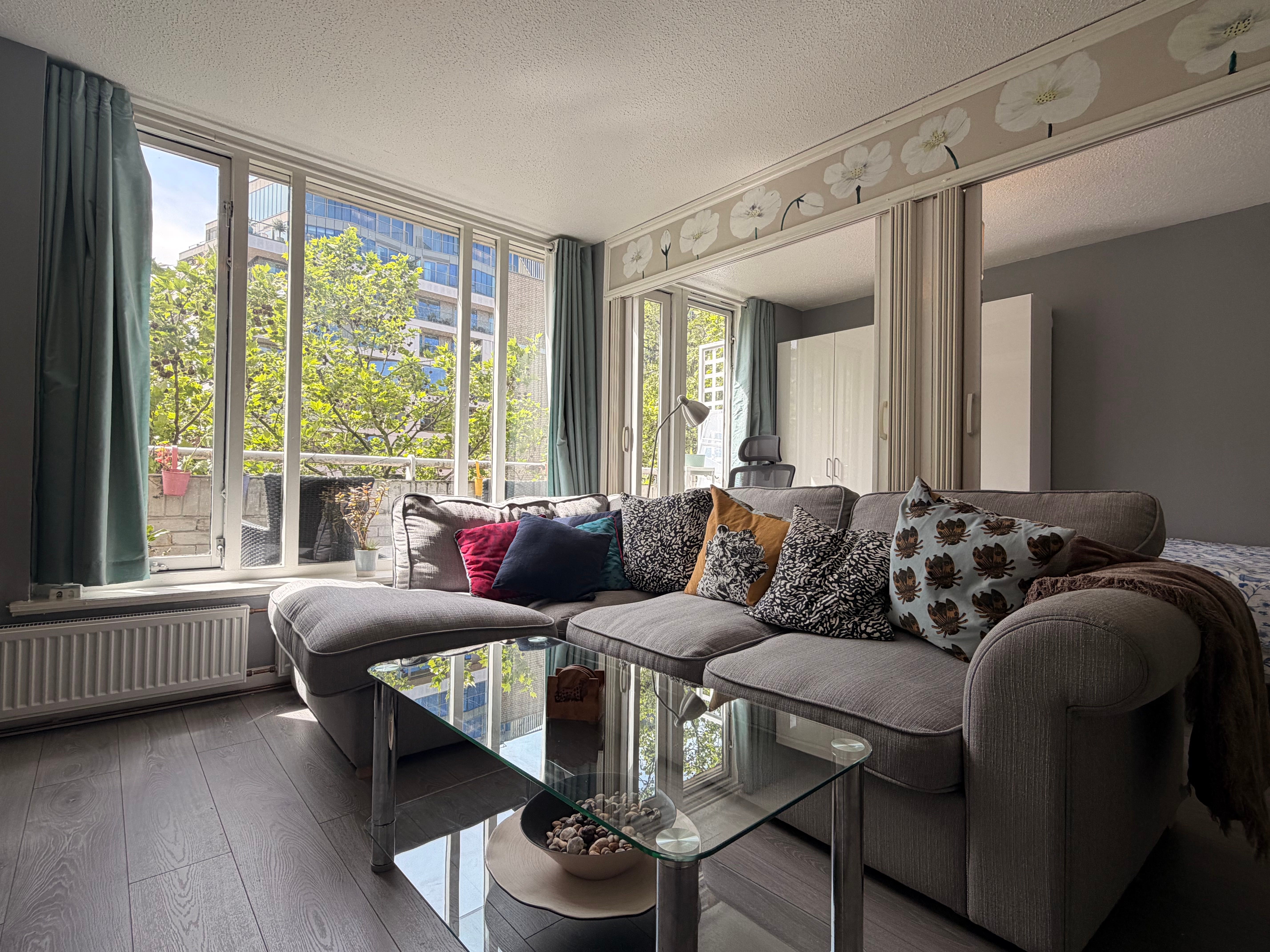 Flat Warwick Road in Greater London