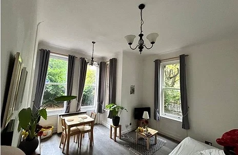Flat Kew Road in London