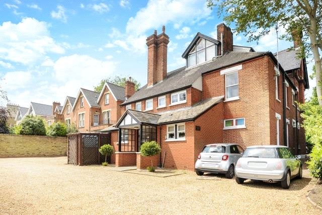 Flat Kew Road in London