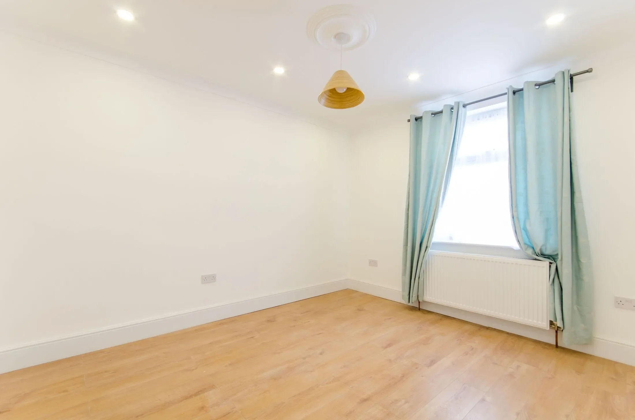 House Pearl Road in Greater London
