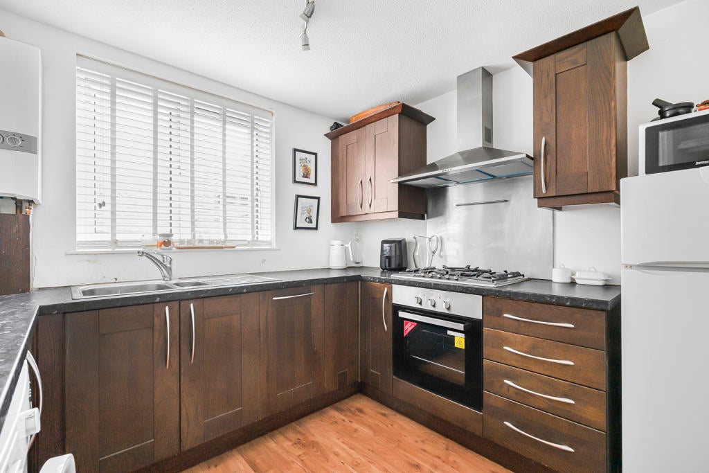 Flat Perseverance Place in Greater London