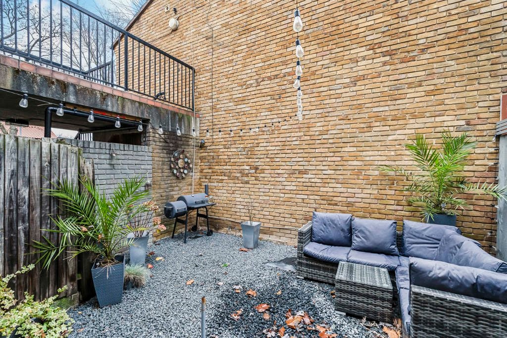 Flat Perseverance Place in Greater London