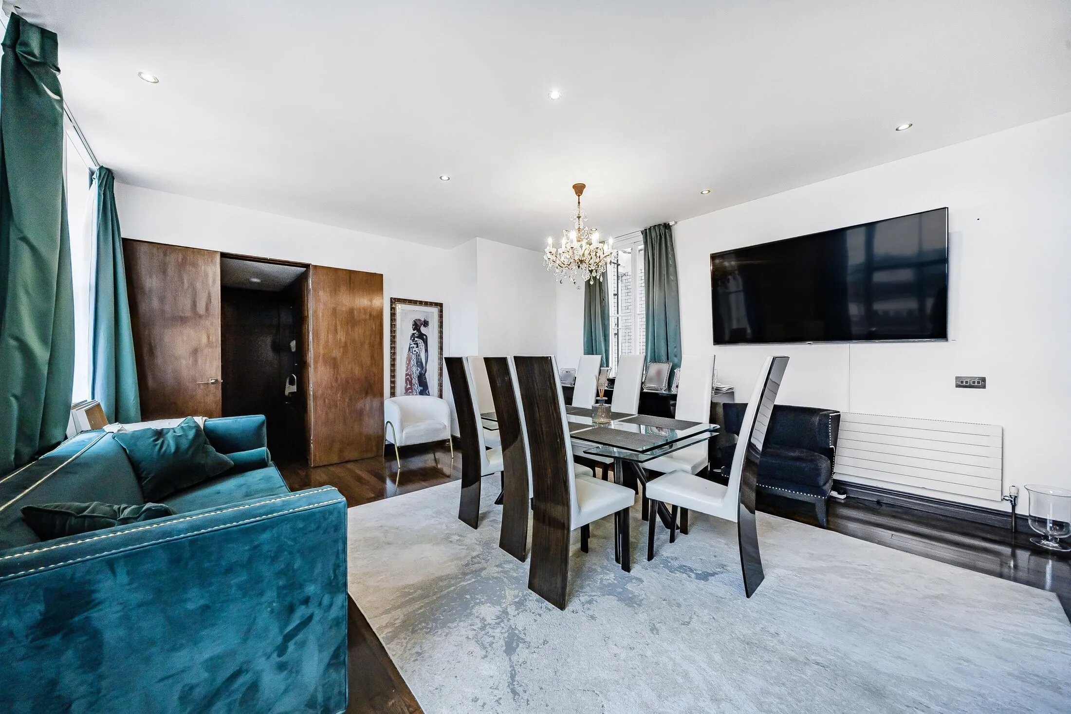 Flat Marloes Road in Greater London