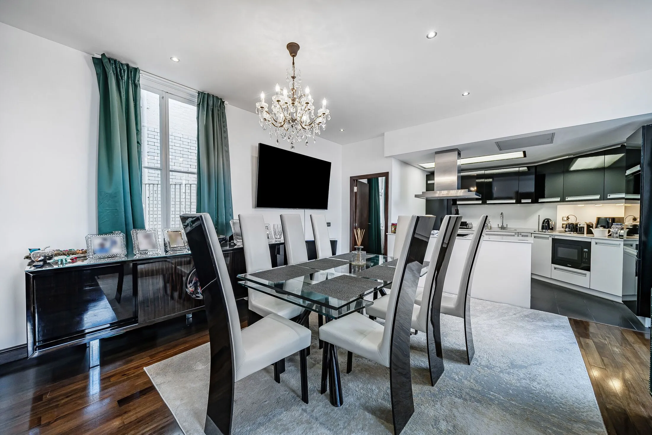 Flat Marloes Road in Greater London