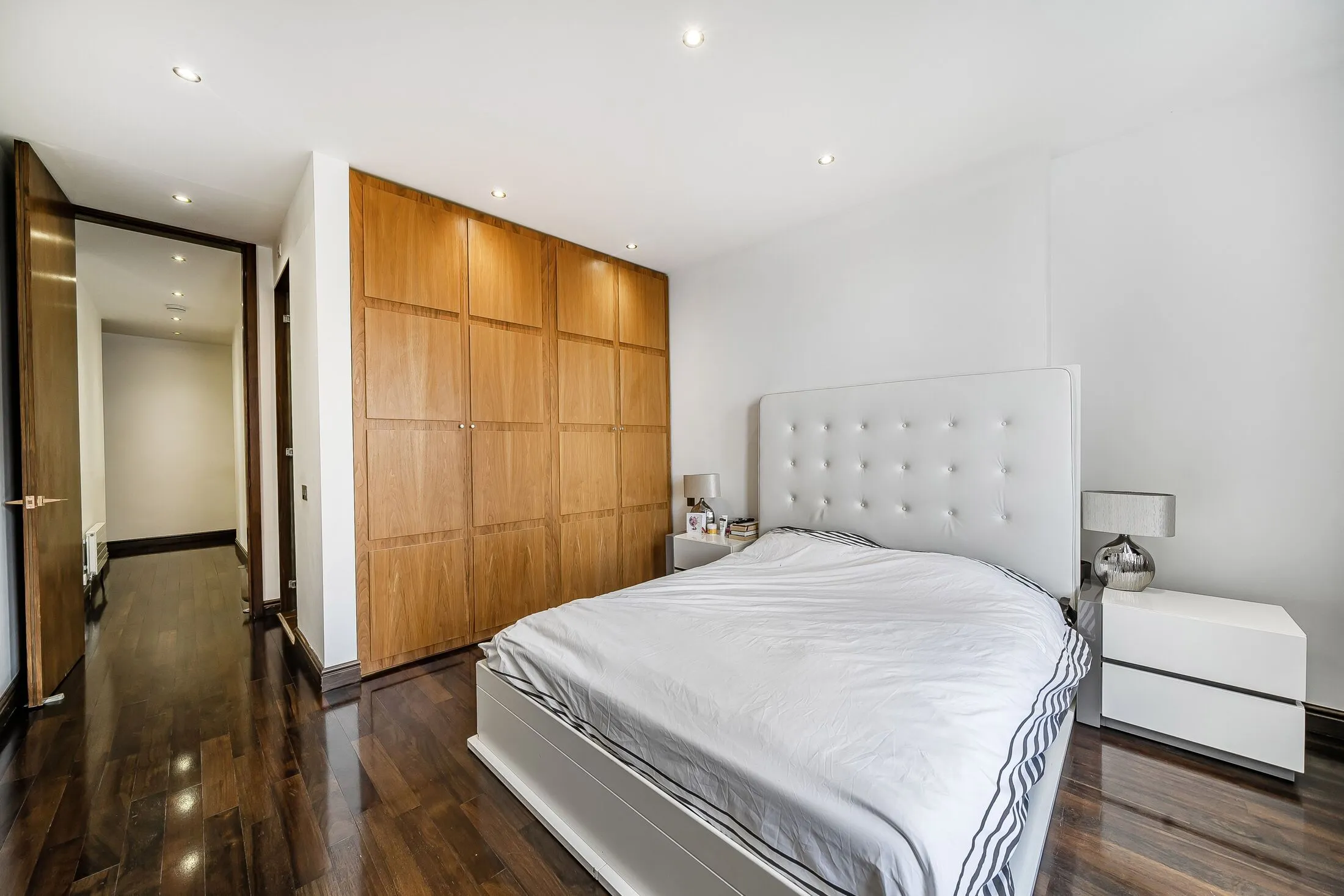 Flat Marloes Road in Greater London
