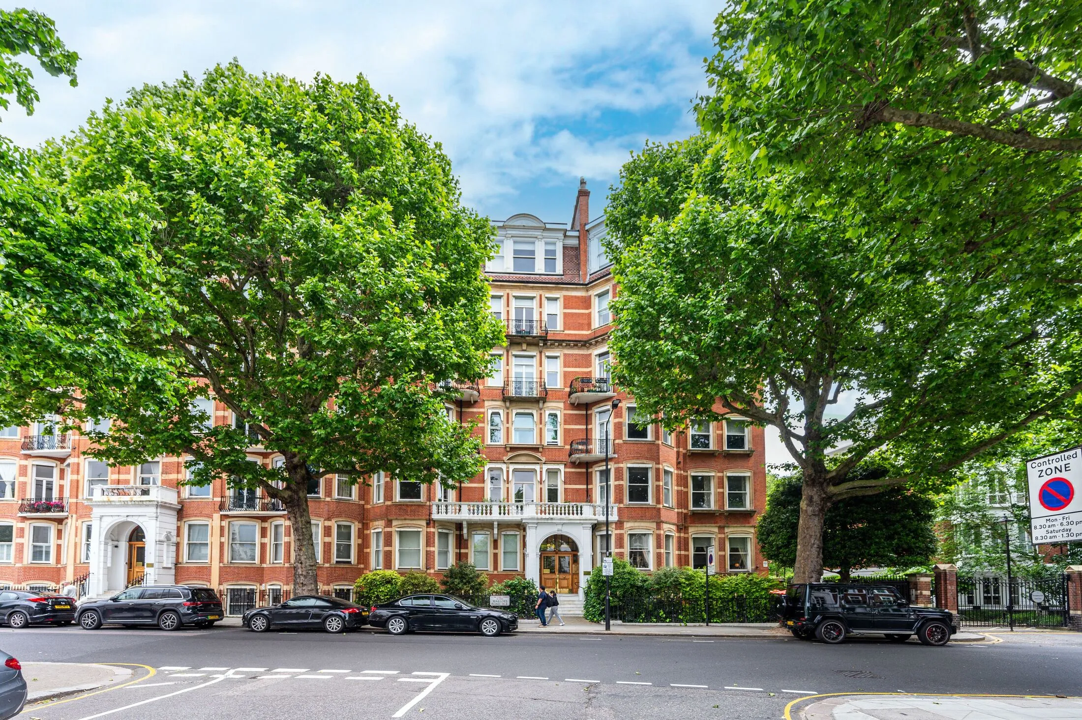 Flat Marloes Road in Greater London