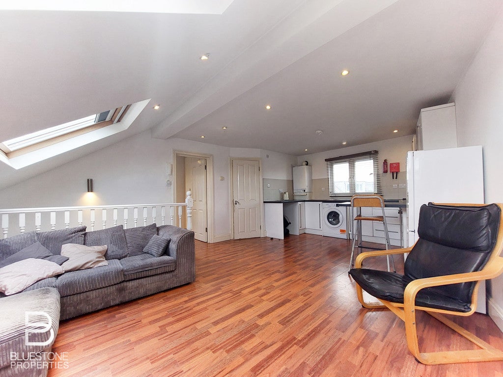 Flat Langdale Road in Greater London