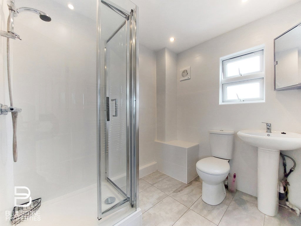 Flat Langdale Road in Greater London