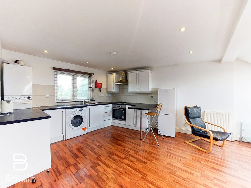 Flat Langdale Road in Greater London