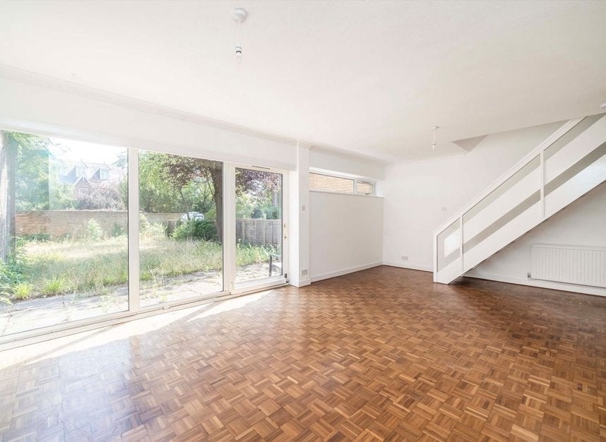 House The Knoll in Greater London
