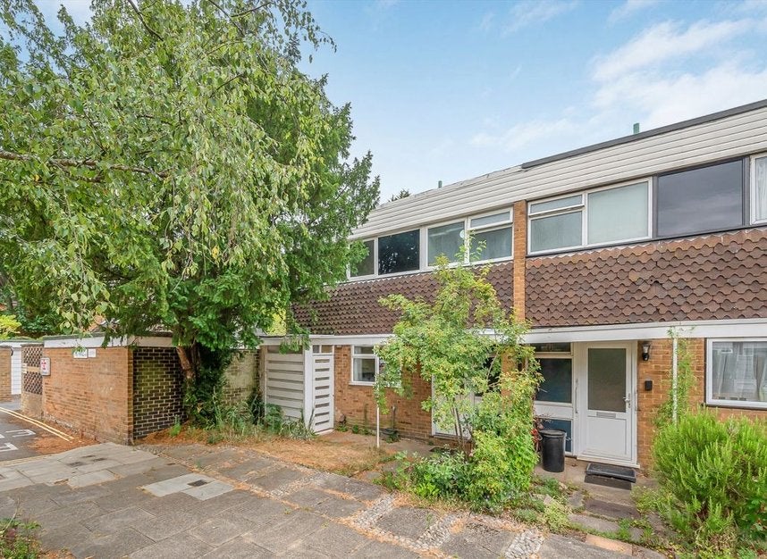 House The Knoll in Greater London