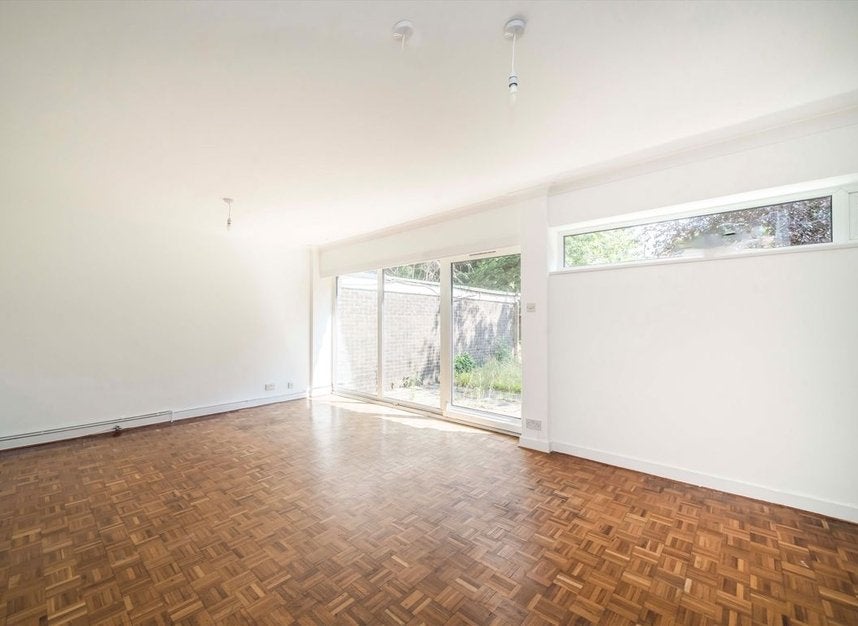 House The Knoll in Greater London