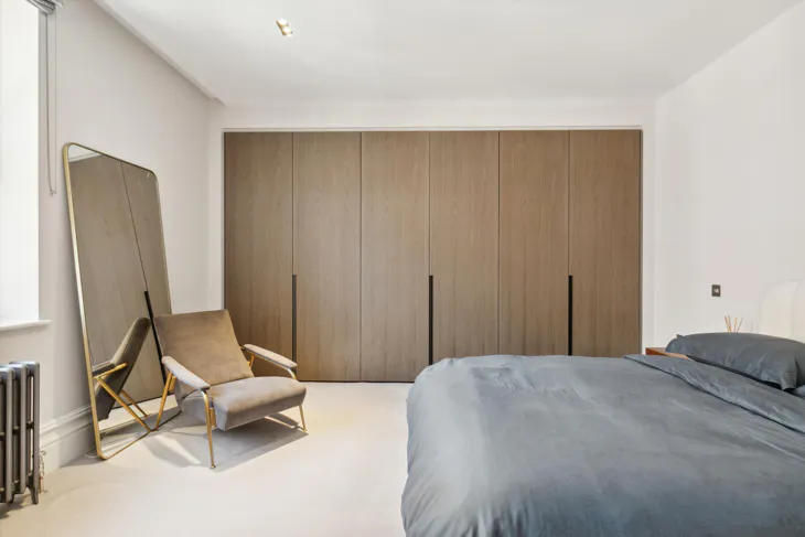 Flat Kensington Court in Greater London