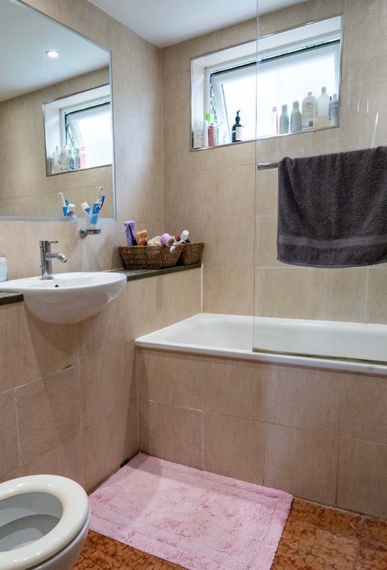 Room Drayton Park in Greater London