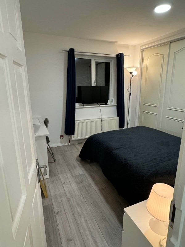Room Churchill Road in Greater London