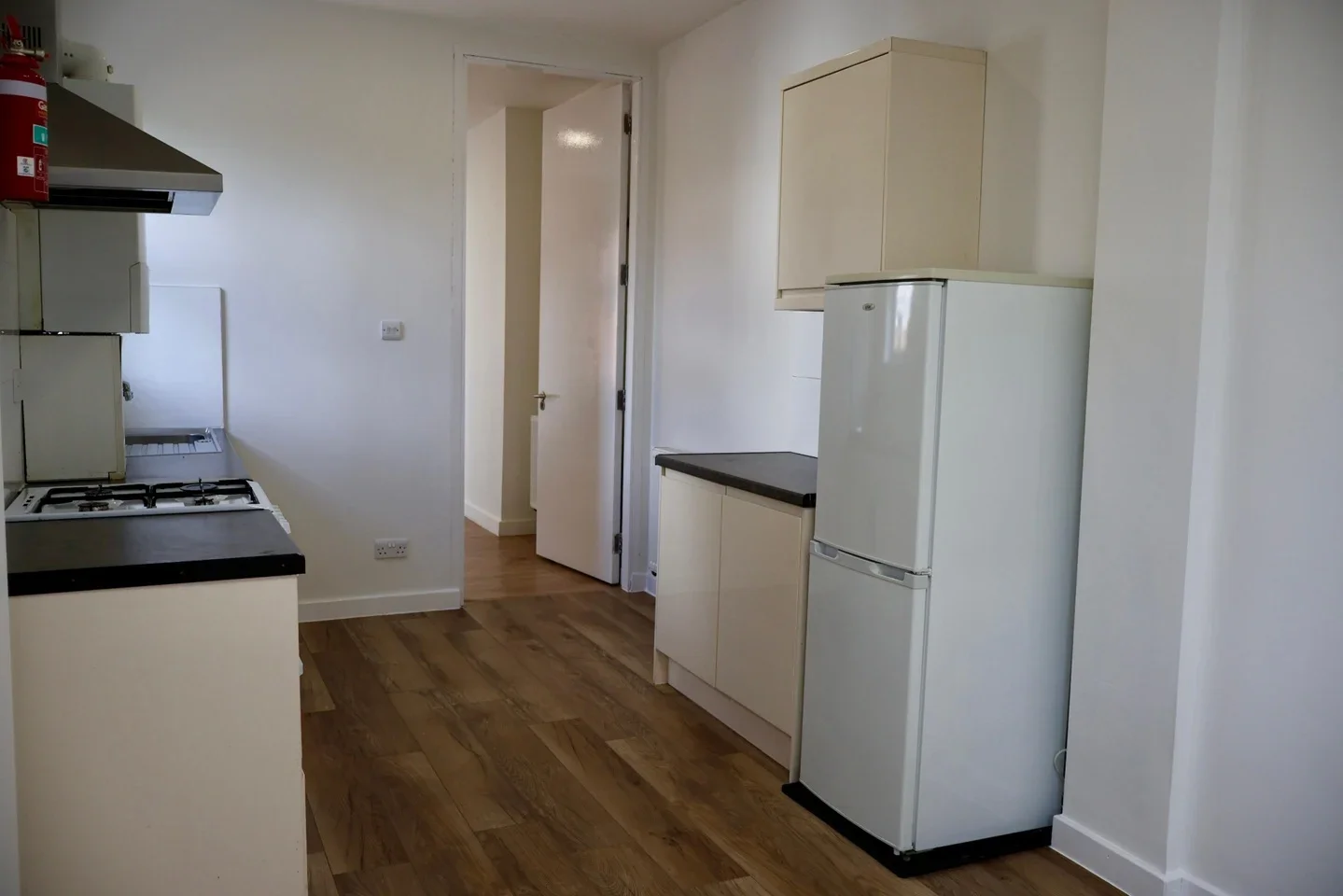 Flat St James Road in Greater London