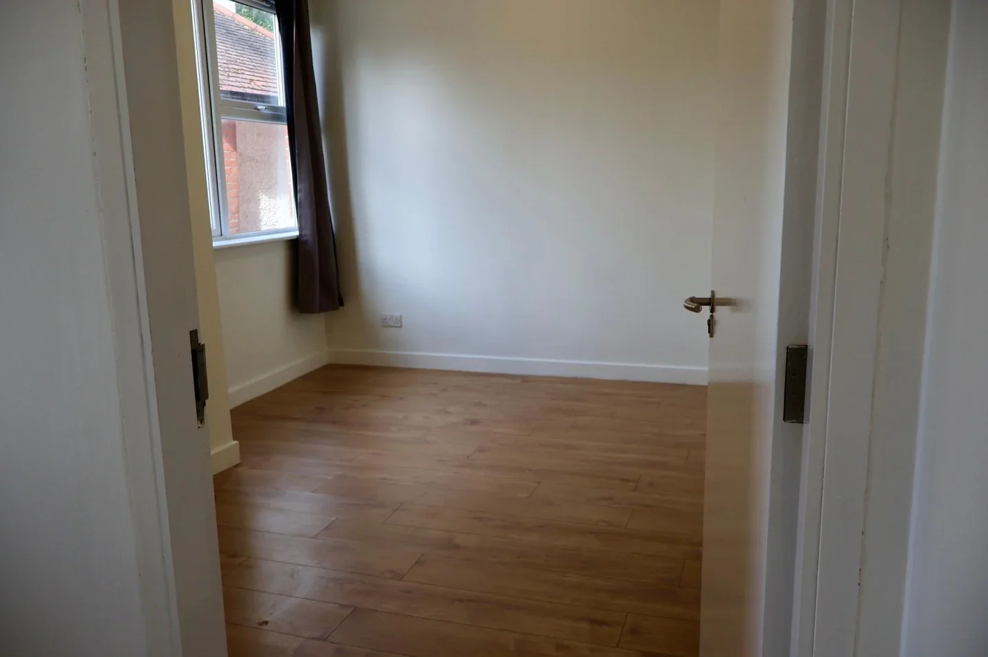 Flat St James Road in Greater London