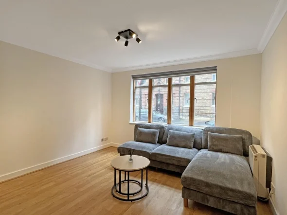 Flat Folgate Street in Greater London
