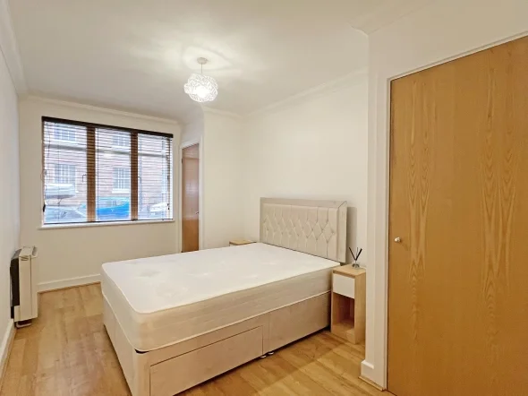 Flat Folgate Street in Greater London
