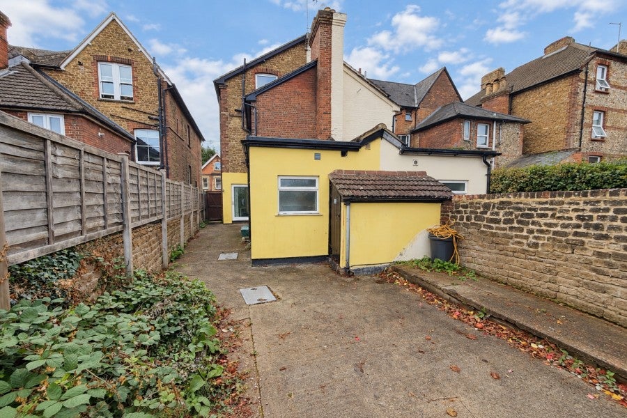 Flat Farnham Road in Guildford