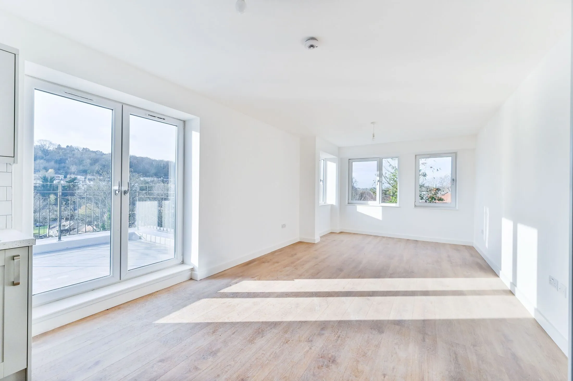 Flat Famet Avenue in Greater London