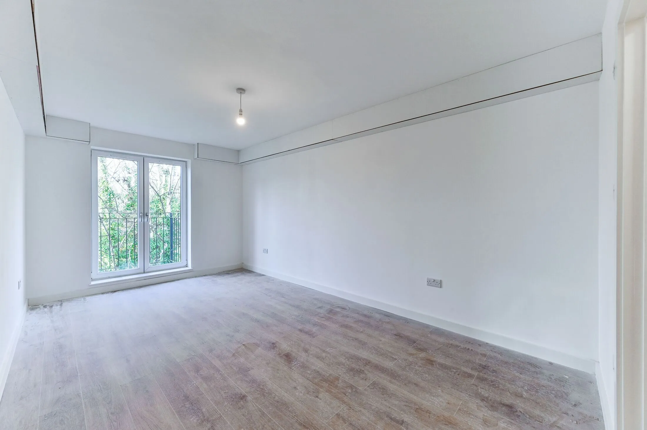 Flat Famet Avenue in Greater London