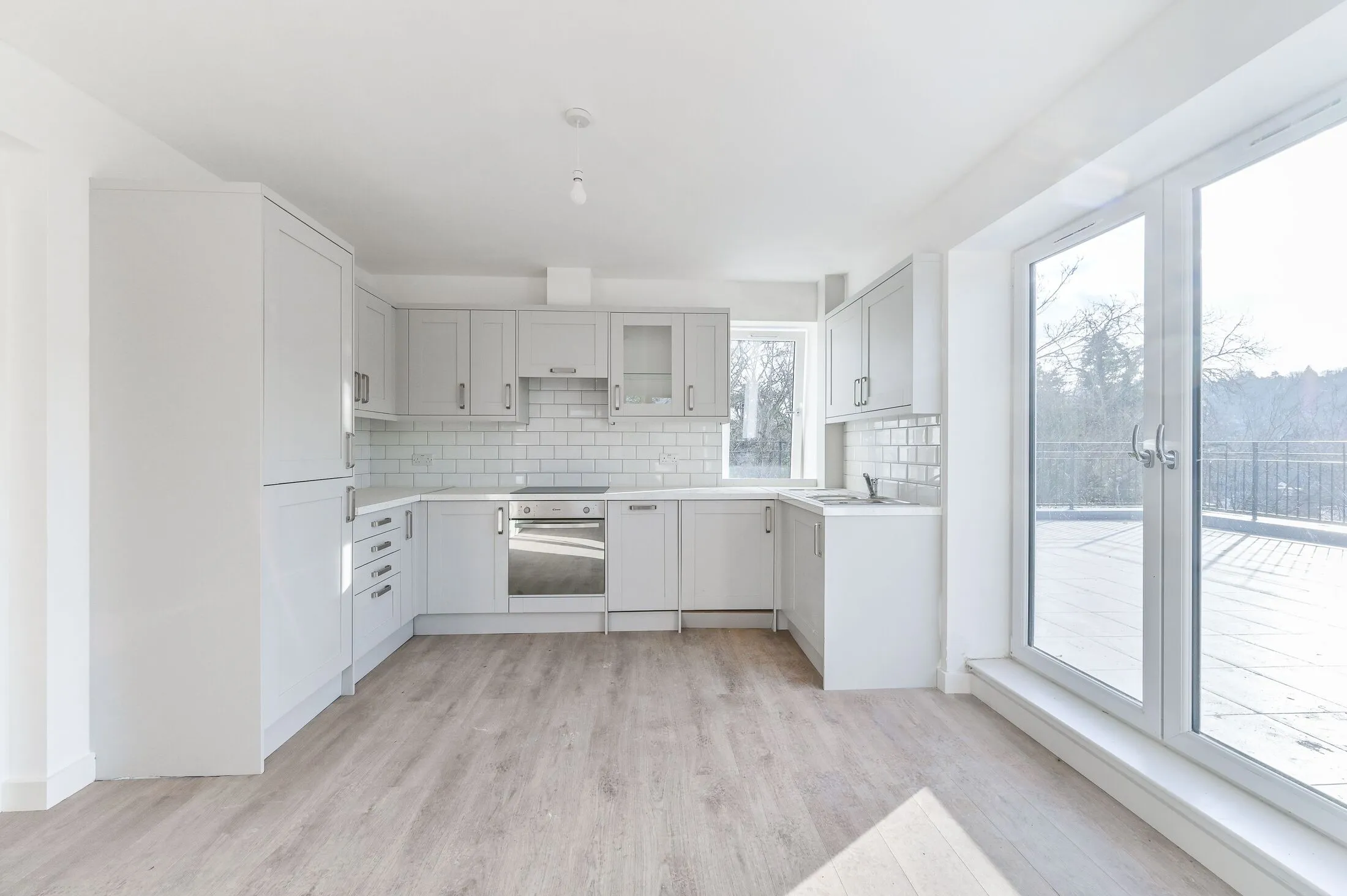 Flat Famet Avenue in Greater London