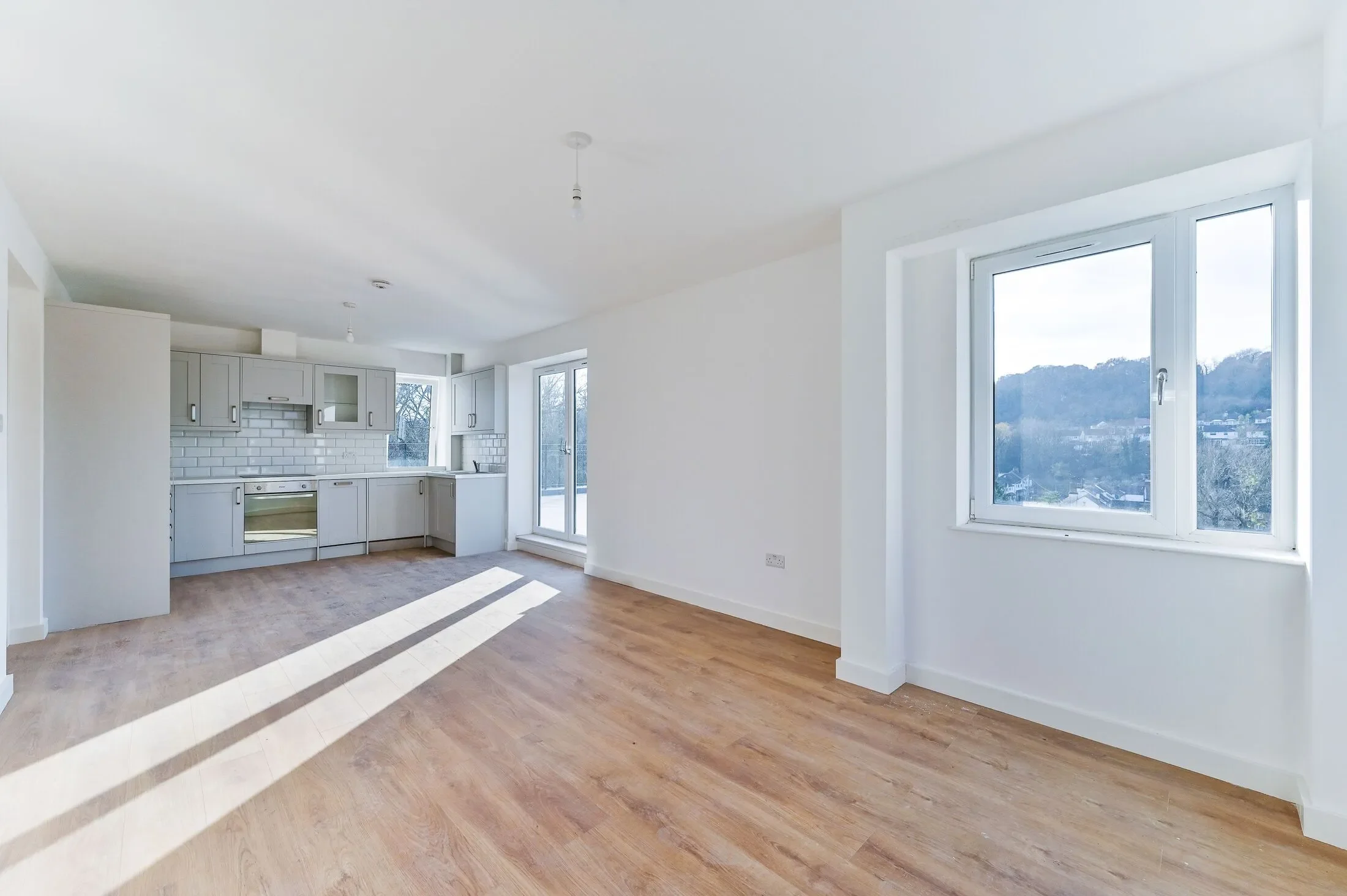 Flat Famet Avenue in Greater London