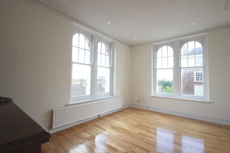 Flat Hammersmith Road in Greater London