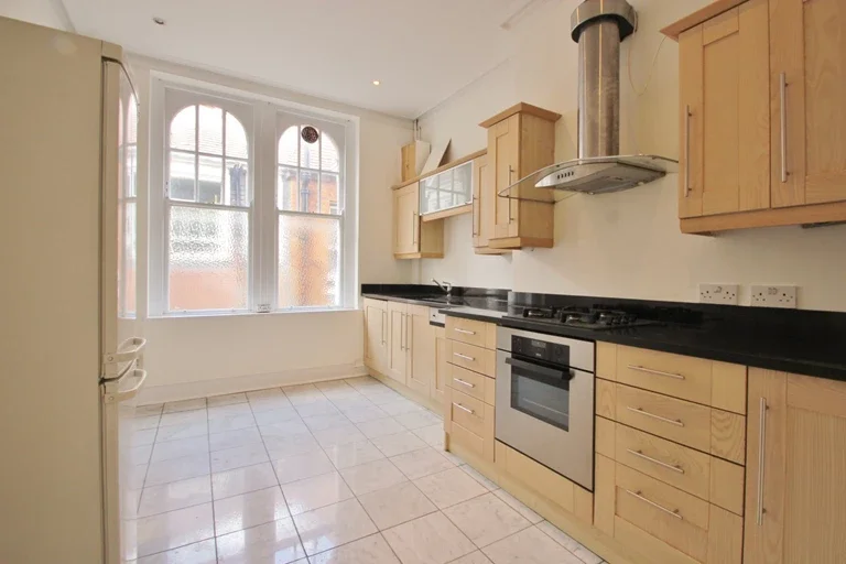 Flat Hammersmith Road in Greater London