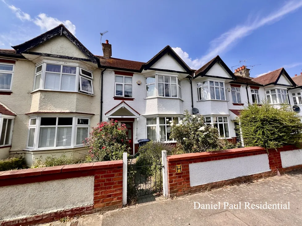 House Niagara Avenue in Greater London