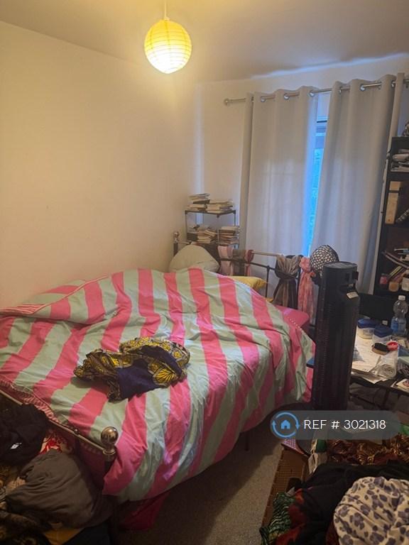 Room Paprika Close in Manchester