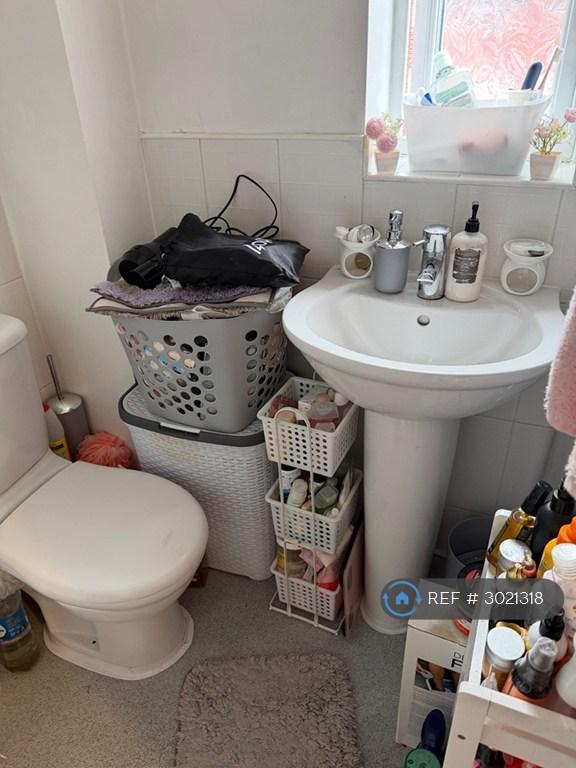 Room Paprika Close in Manchester