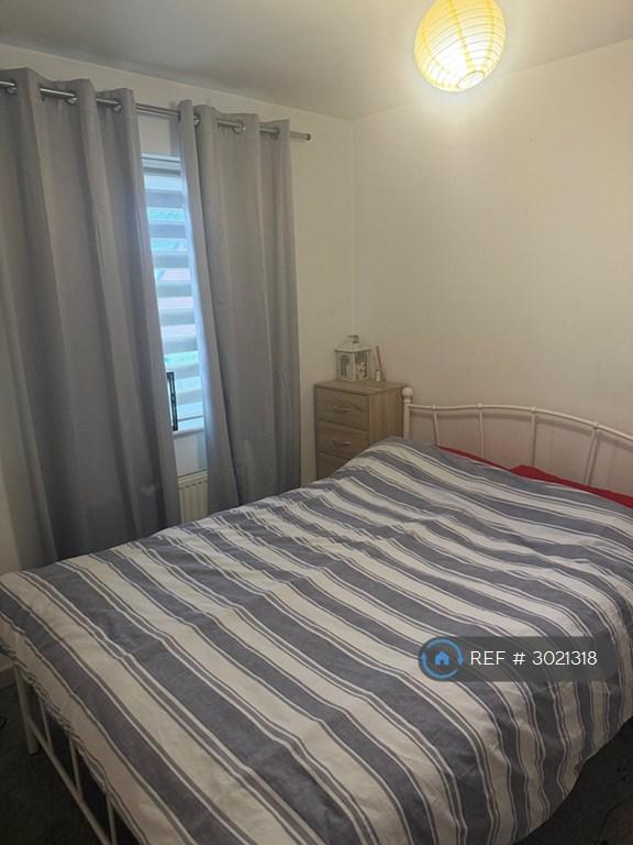 Room Paprika Close in Manchester