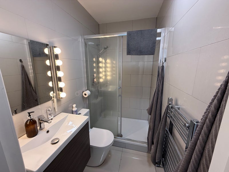 Room Bickersteth Road in Greater London