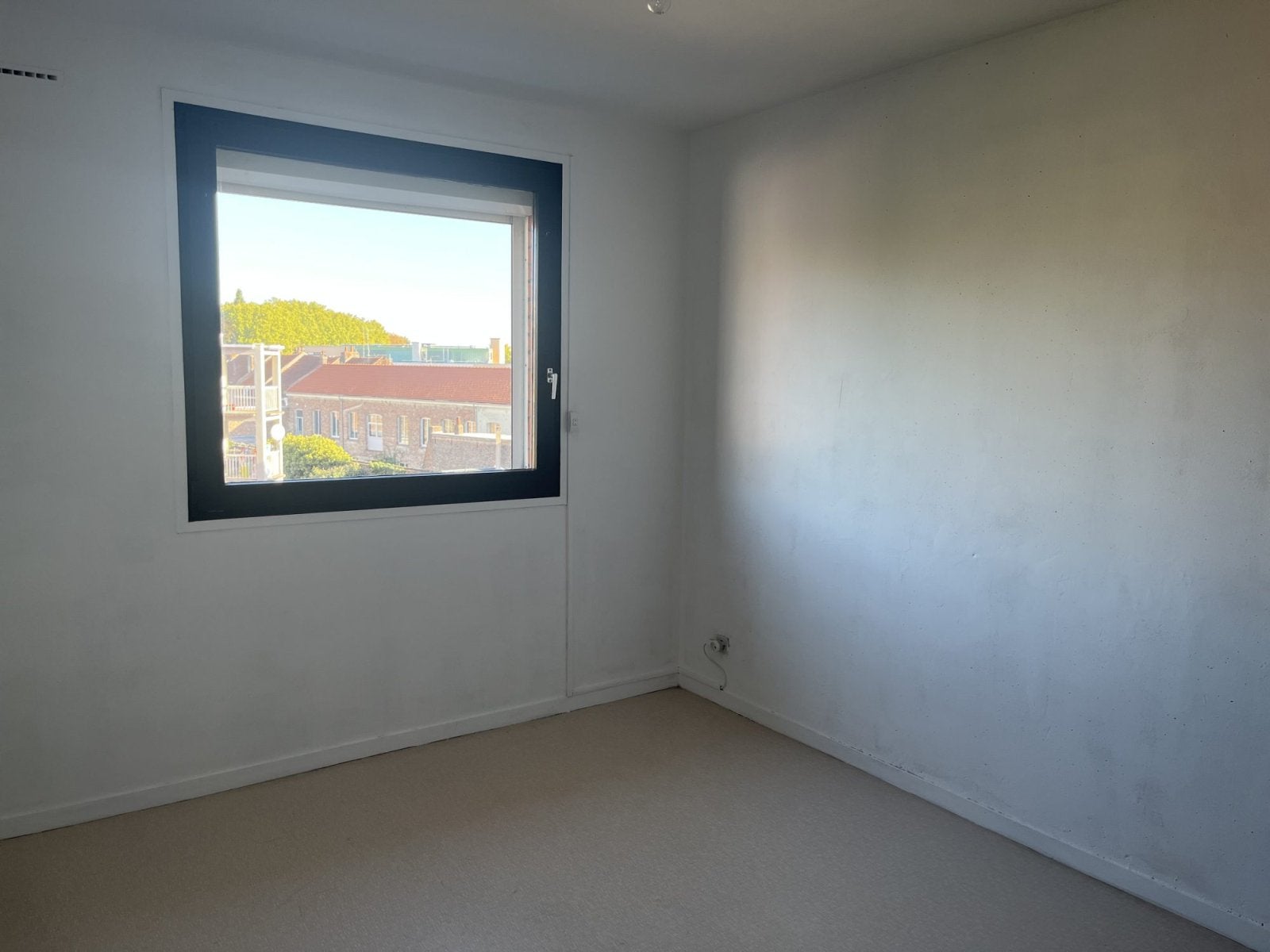 Flat Rue du Faubourg de Roubaix in Lille